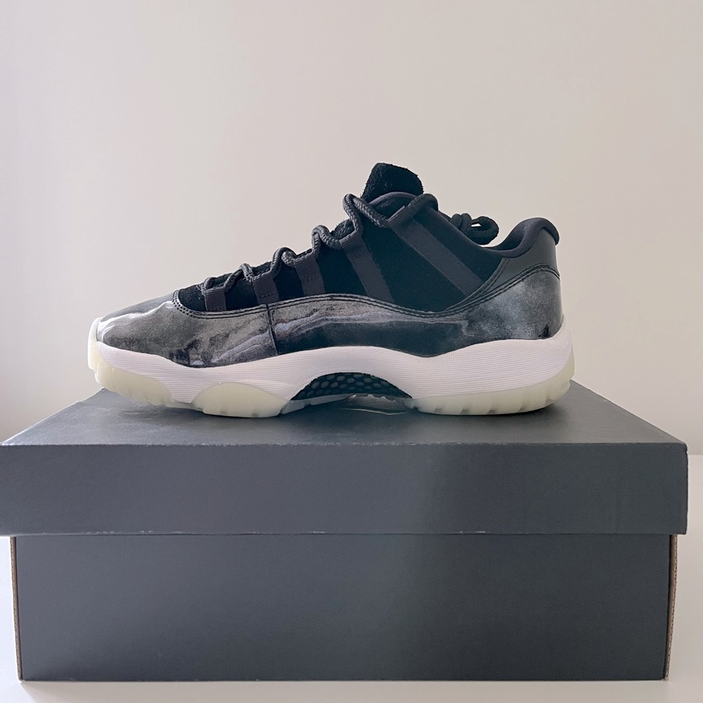 AIR JORDAN 11 Low Barons 2017 Release